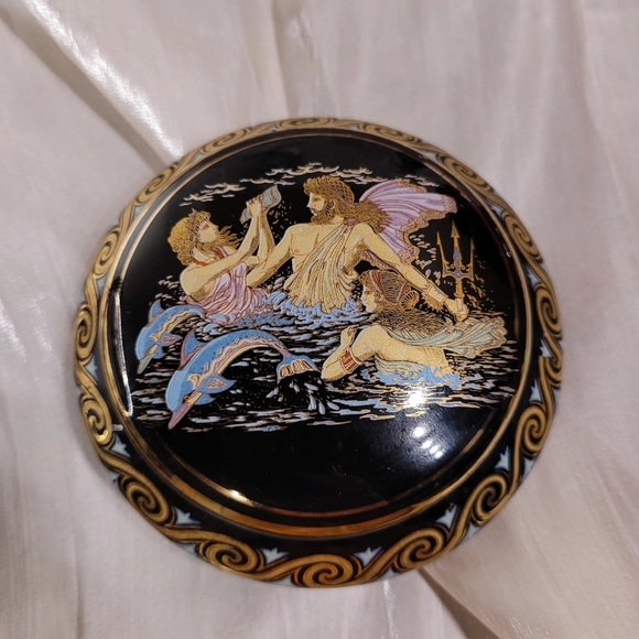 Holy Aphrodite Collection - Picture 4 of 8